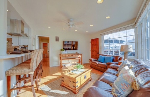 South Mission Beach Apartment | Steps to Ocean and Boardwalk with Bike Rentals & Outdoor Dining