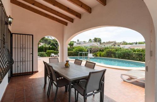 Media Luna Villa | Relax at Casa de la Risa: Family-Friendly Getaway