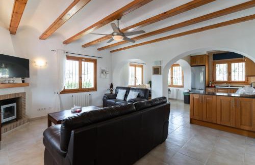 Media Luna Villa | Relax at Casa de la Risa: Family-Friendly Getaway