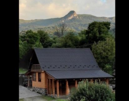 Mara House | Top-Rated Casa de Lemn Maramures with Hot Tub & Family Fun