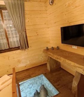 Mara House | Top-Rated Casa de Lemn Maramures with Hot Tub & Family Fun