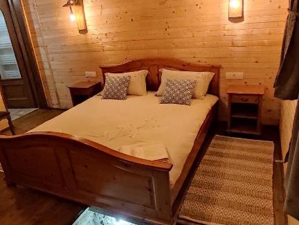 Mara House | Top-Rated Casa de Lemn Maramures with Hot Tub & Family Fun