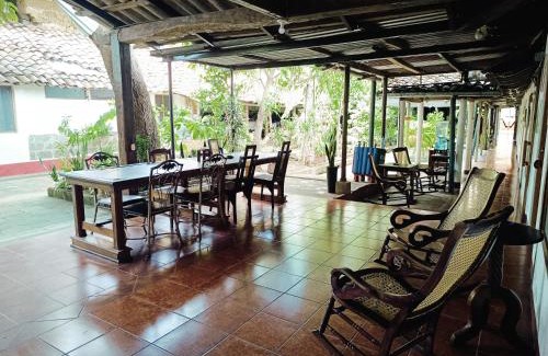 Leon Hotel | Budget-Friendly Casa de Los Berrios: Pet & Child Friendly Stay