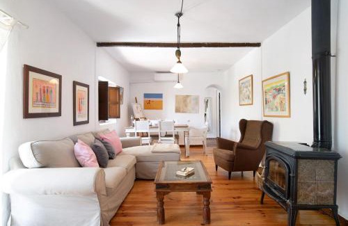 Facinas House | Discover Casa De Los Pintores Facinas - Pet-Friendly Retreat