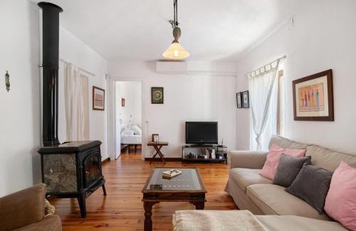 Facinas House | Discover Casa De Los Pintores Facinas - Pet-Friendly Retreat