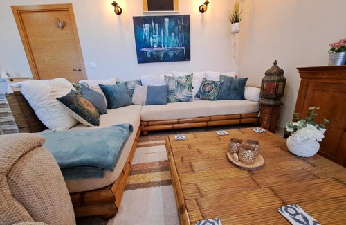 Tozar Apartment | Discover Casa de los Suenos Granada: Oceanfront Retreat