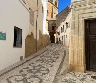Alhama de Granada House | Explore Casa de los Zapateros: Your Budget-Friendly Getaway