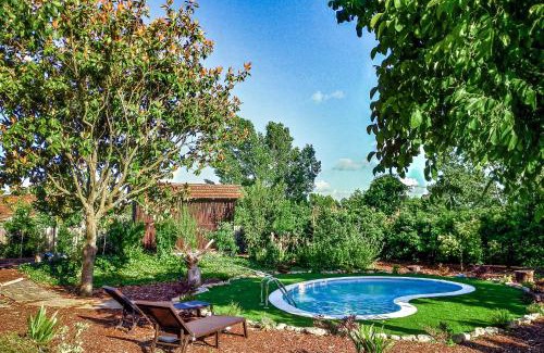 Louredo House | Inviting Casa de Louredo: Oceanfront Retreat with Pool