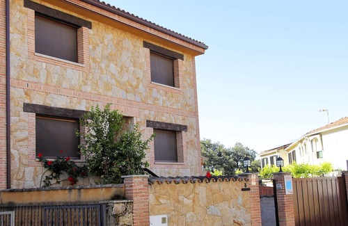 Candeleda Ski Chalet | Elegant Casa de Lujo with Pool and Ocean Views in Candeleda