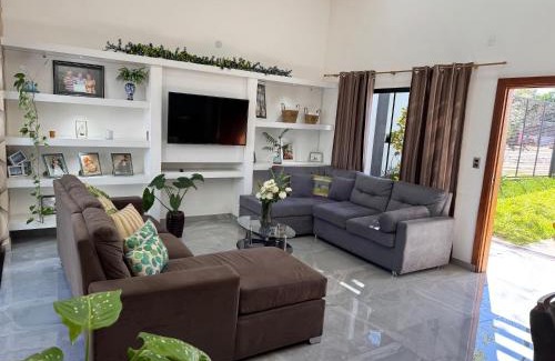 Encarnacion Villa | Casa de lujo con quincho y pileta!