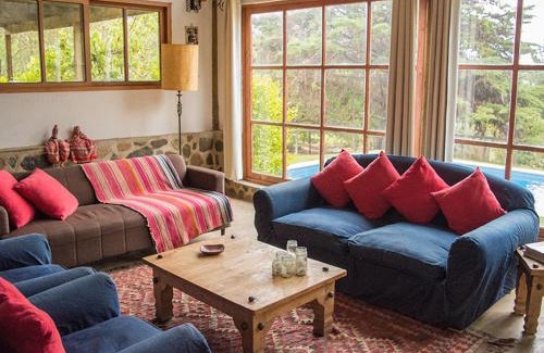Olmue House | Elegant Casa de Lujo La Campana: Pet-Friendly Retreat