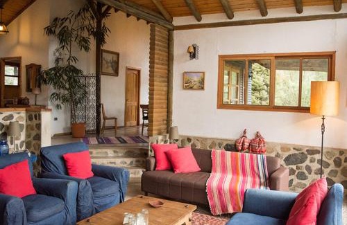 Olmue House | Elegant Casa de Lujo La Campana: Pet-Friendly Retreat
