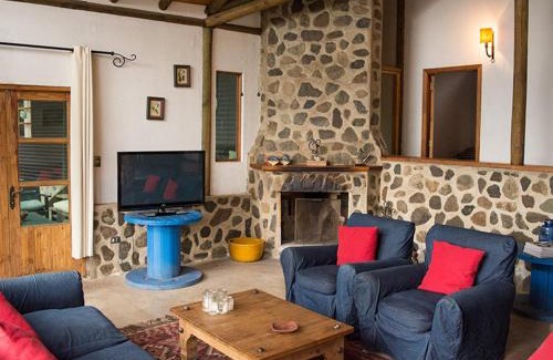 Olmue House | Elegant Casa de Lujo La Campana: Pet-Friendly Retreat