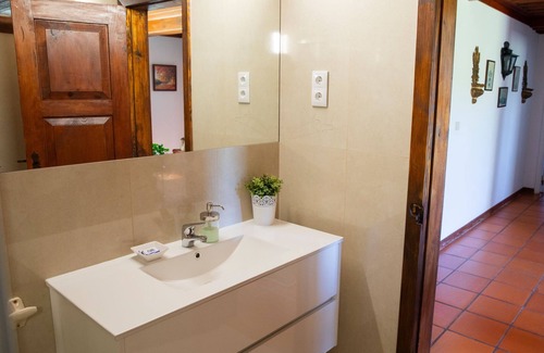 Ponte de Lima Resort | Unforgettable Stay at Casa de Luou with Kitchen & Breakfast
