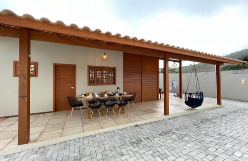 Palestina Ski Chalet | Exceptional Feitosa Wooden House with Oceanfront Views