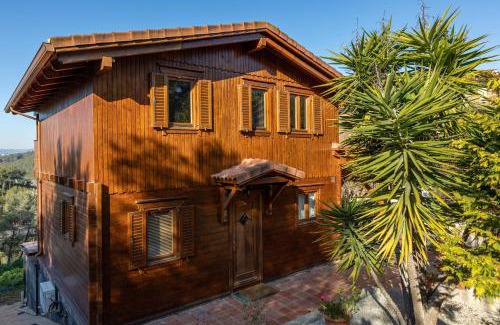 Calafell House | Relaxing Casa de Madera en Calafell with Pool & Family Fun
