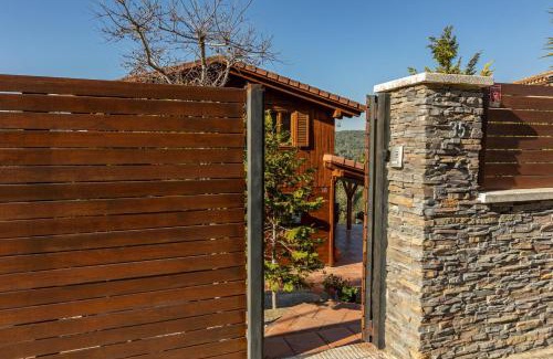 Calafell House | Relaxing Casa de Madera en Calafell with Pool & Family Fun
