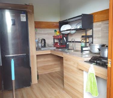 Cabuyao House | Relax at Casa de Madera: Pool, Hot Tub & Family Fun