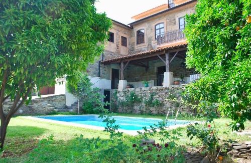 Bomfim House | Elegant Casa de Mendiz: Family-Friendly with Pool Access
