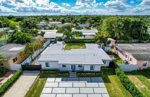 Ludlam Villa | Pet-Friendly Paradise at Casa De Miller - 4-Star Excellence