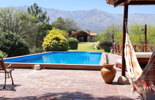 San Javier House | Inviting Casa de montaña: Family-Friendly with Pool