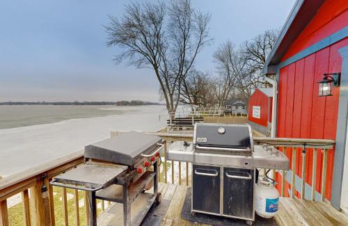 Channel Lake Apartment | Family-Friendly Casa de Nello - Upper Level Getaway