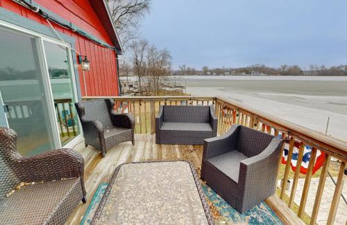 Channel Lake Apartment | Family-Friendly Casa de Nello - Upper Level Getaway