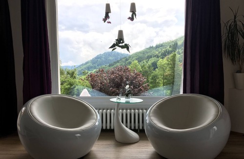 Kleines Wiesental Apartment | Casa Alma: Premier Apartment with Terrace and Hot Tub