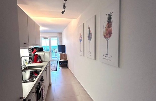 Neustadt an der Weinstrasse Apartment | Discover Casa del Vino: Family-Friendly with Balcony Views