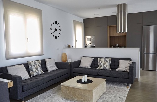 Iznajar House | Newly Built Casa with Breathtaking Views of Andalucía