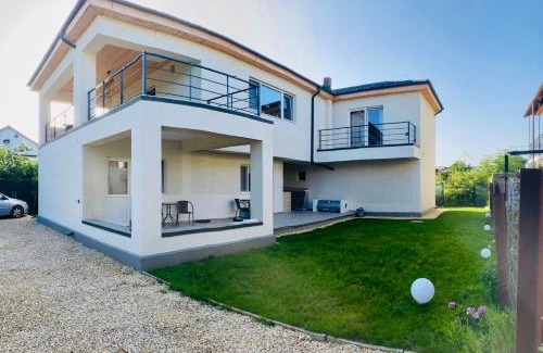 2 Mai House | Discover Casa de Oaspeti 2 Mai: Kid-Friendly Retreat