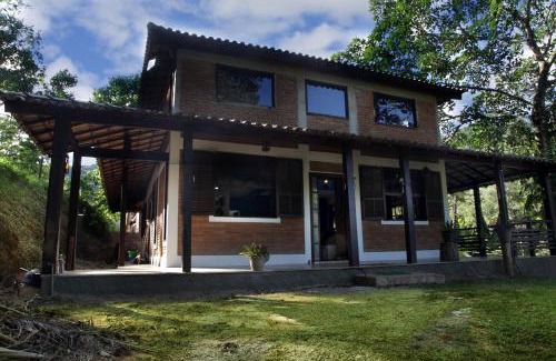 Regiao Visconde de Maua House | Discover Casa de Penedo: Family-Friendly & Pet Welcoming