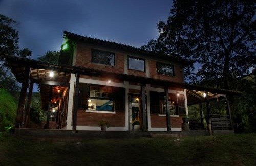 Regiao Visconde de Maua House | Discover Casa de Penedo: Family-Friendly & Pet Welcoming
