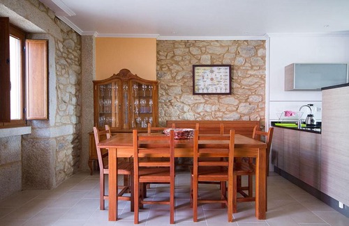 A Ameixenda House | Family-Friendly Retreat at Casa de Pedra O Carballal