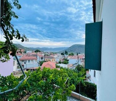 Mytilene House | Inviting Casa de Pera: Family-Friendly with Great Reviews