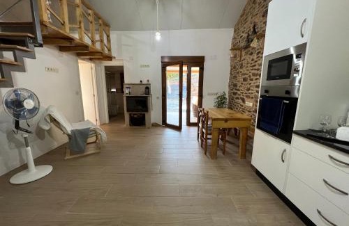 Fraga House | Experience Casa de piedra Barreiriña - Pet Friendly Retreat