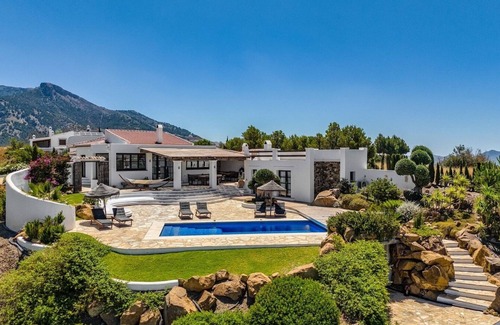 Canillas de Aceituno Villa | Explore Casa de Pilares Alcaucín: Exceptional Stay Awaits