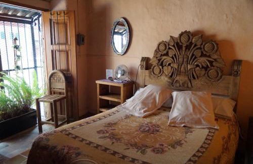 Zona Centro House | Affordable Stay at Casa de Pita with Breakfast Included