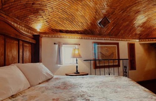 Zona Centro House | Affordable Stay at Casa de Pita with Breakfast Included