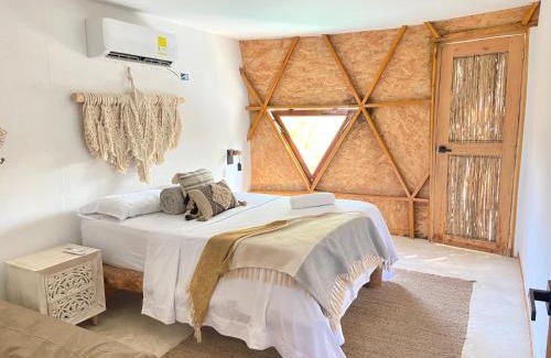 Tierra Bomba Island Hotel | Casa de playa Kommox Beach
