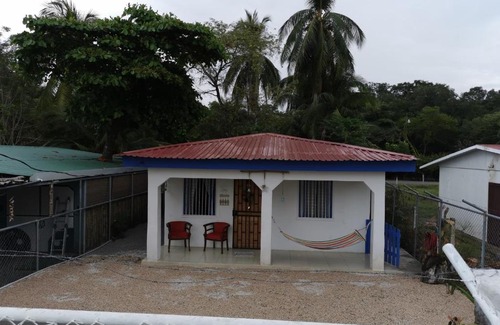 Caldera House | Beachfront Casa de Playa: Ideal for Families & Pets