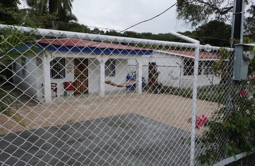 Caldera House | Beachfront Casa de Playa: Ideal for Families & Pets