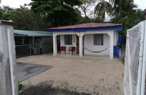 Caldera House | Beachfront Casa de Playa: Ideal for Families & Pets