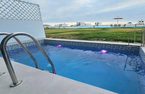 Sama House | Elegant Casa de Playa Hotel with Pool in Laguna Azul Tacna