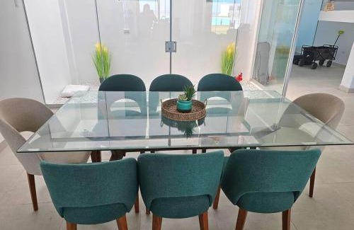 Sama House | Elegant Casa de Playa Hotel with Pool in Laguna Azul Tacna