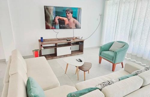 Sama House | Elegant Casa de Playa Hotel with Pool in Laguna Azul Tacna