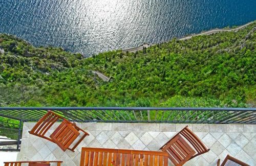 Pieve House | Exclusive Lake View at Casa De Pol: Child-Friendly Retreat