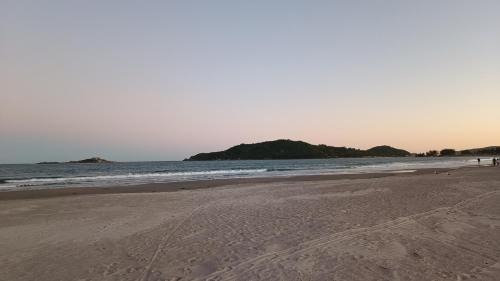 Praia do Sonho House | Cozy Beachfront Retreat: Perfect for Families and Pets