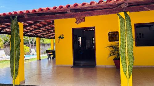 Aritagua Villa | Pet-Friendly Casa Amarela with Ocean Views for 14 Guests