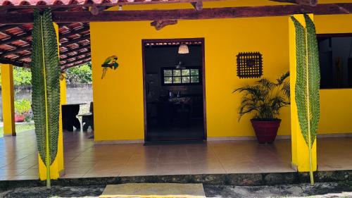 Aritagua Villa | Pet-Friendly Casa Amarela with Ocean Views for 14 Guests